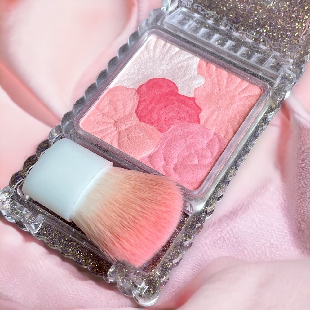CANMAKE GLOW FLEUR CHEEKS COMPACT 🌸🌷 - Picture 1 of 4